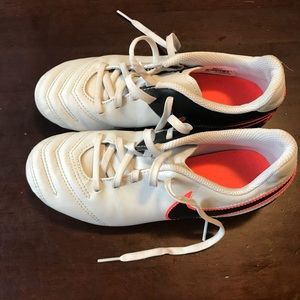 Nike soccer cleats.. girls